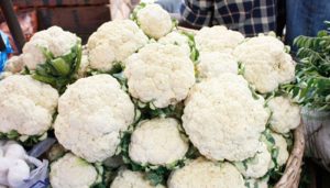 Narowal farmer distributes 50 maunds of cauliflower for free amid low market prices