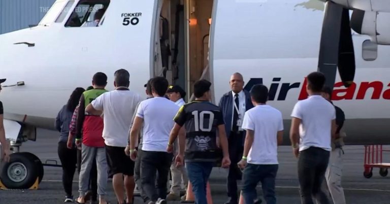 119 migrants to Panama