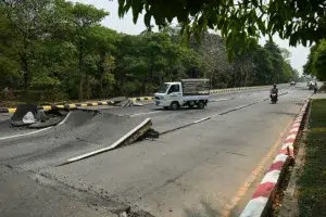 Powerful 5.7 magnitude earthquake hits Bangladesh, 3 dead