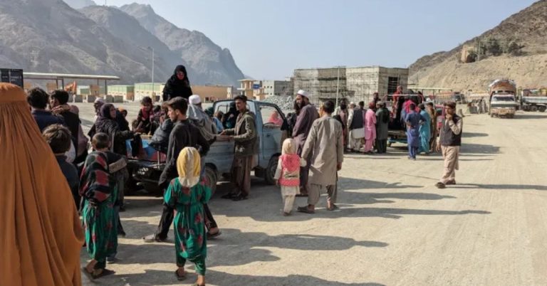 Pakistan Afghan citizens depart
