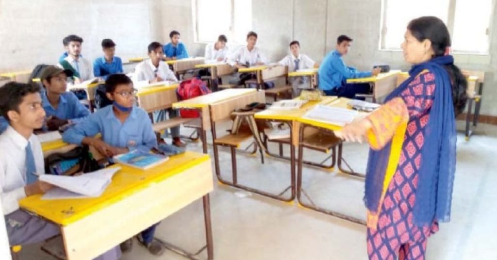 Sindh teachers excessive makeup