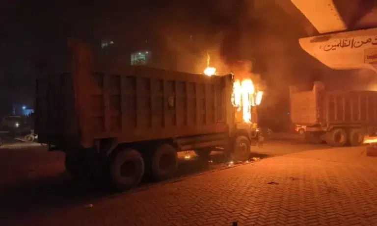 dumpers torched in Karachi