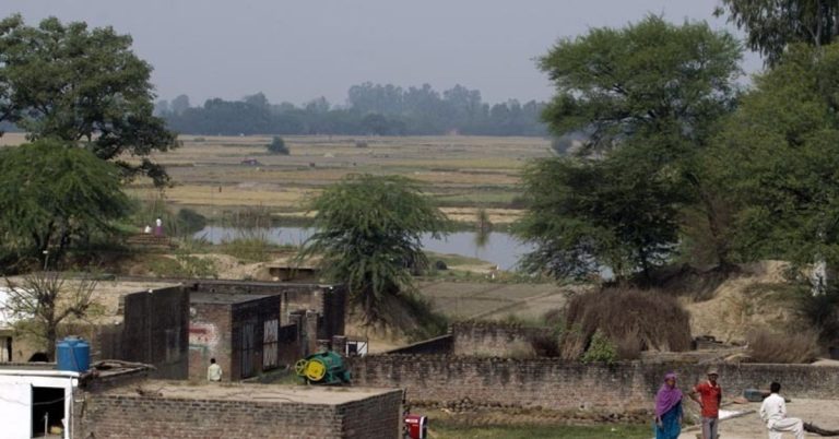 India starts evacuating villages near Pakistan border