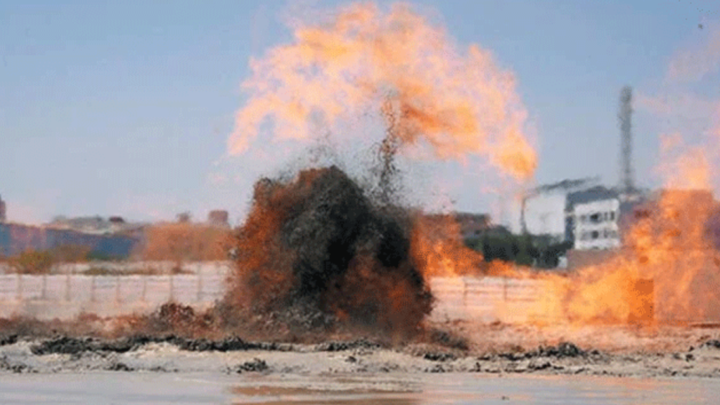 Mystery fire in Korangi area extinguishes after 17 days