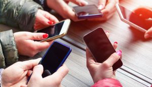 FBR slashes customs values on used iPhones, Samsung phones, prices set to drop