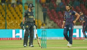 Karachi Kings edge past Peshawar Zalmi in nail-baiting finish