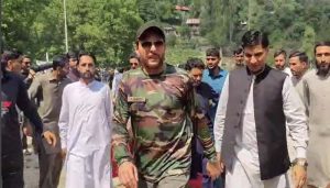 Afridi visits Leepa Valley near LOC, meet affected families of of Indian shelling