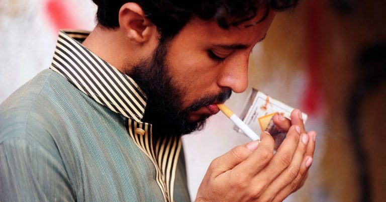 issues of smoking in Pakistan