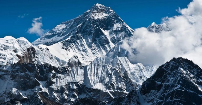 Two climbers from India and Philippines die on Everest