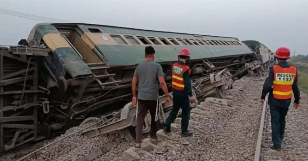 25 passenger injured as Shalimar Express derails near Chak Jhumra
