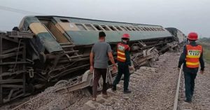 25 passenger injured as Shalimar Express derails near Chak Jhumra