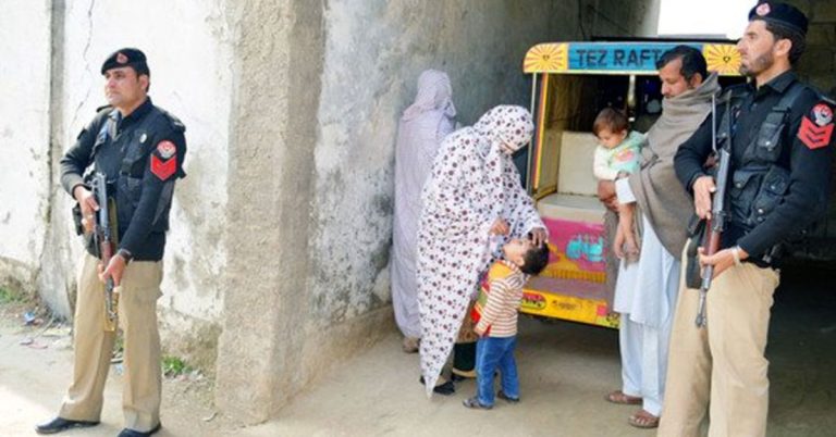 Police personnel shot dead while guarding polio team in Noshki