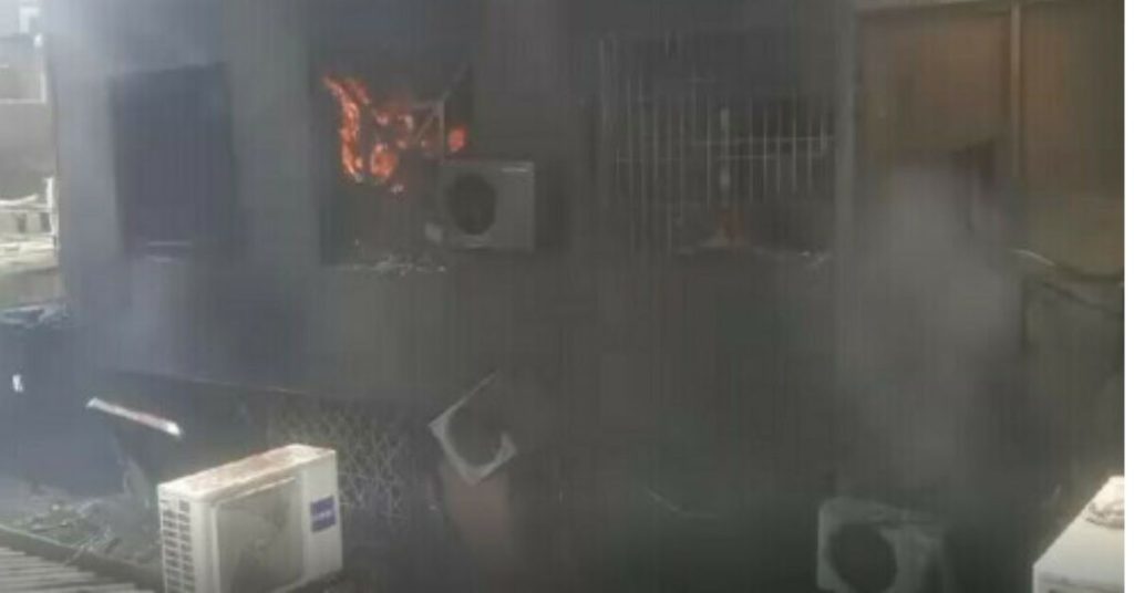 several govt buildings set on fire by unknown armed men in Kalat