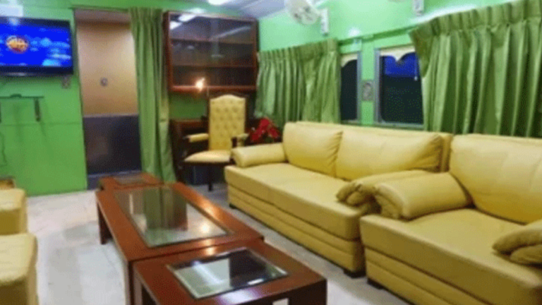 Pakistan Railways reduces fares of luxury salons