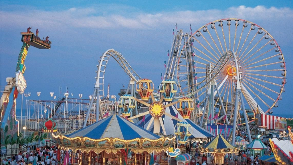Girls severely injured after falling from Ferris Wheel at Sialkot fair