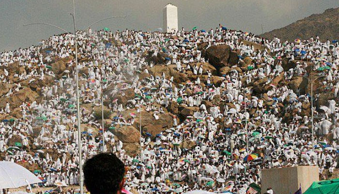 Hajj 2025 peaks as Pilgrims converge on Mount Arafat amid scorching heat