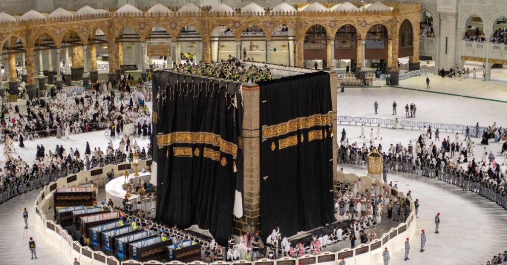 New Kiswa on Holy Kaaba