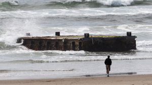 Tidal waves hit Karachi: Section 144 imposed on beaches