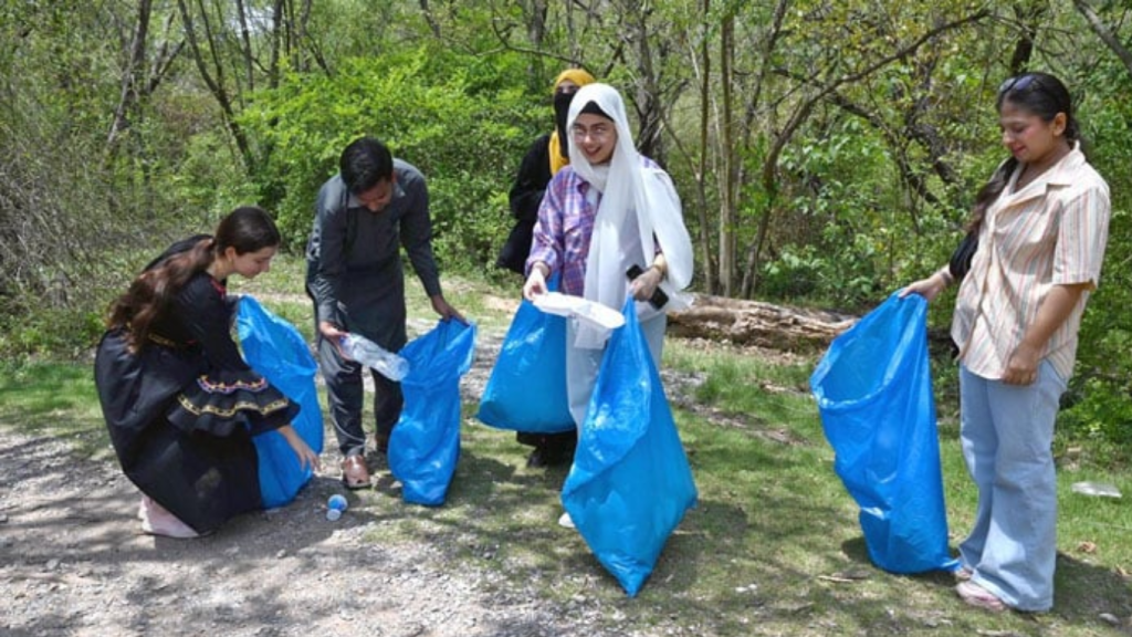 Pak-EPA holds clean-up campaign at Margalla hills to mark World Environment Day 2025
