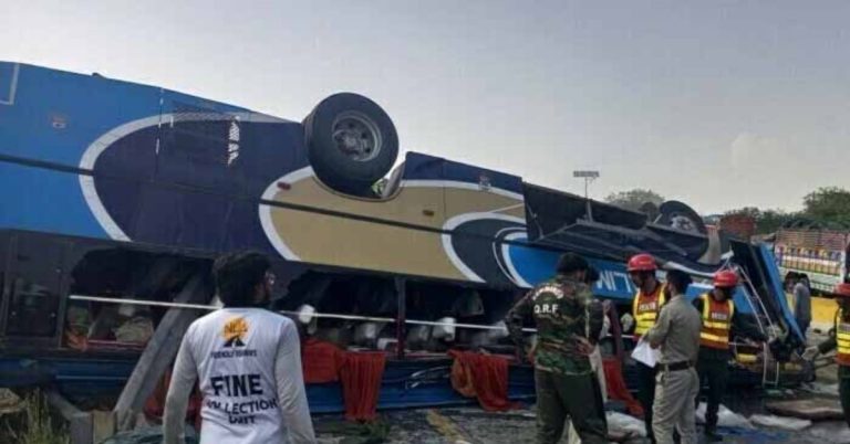 Bus-truck collision leave six dead,18 injured in Muzaffargarh