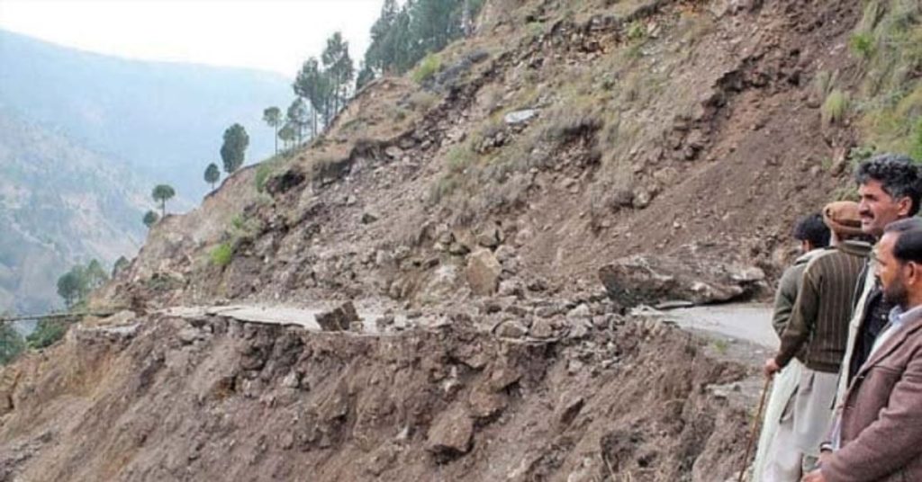 Gilgit mudslide leaves eight volunteers dead amid fixing water channel