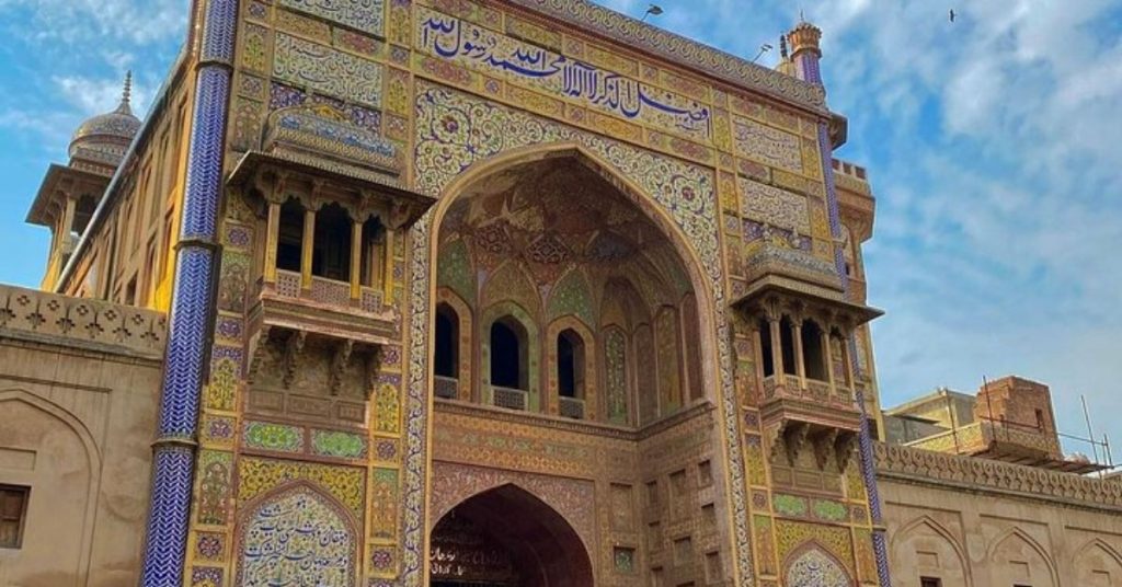 Model Azbia Khan, Photographer booked for shooting in Wazir Khan Masjid