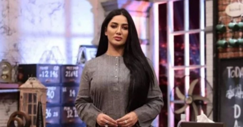 Model Mathira