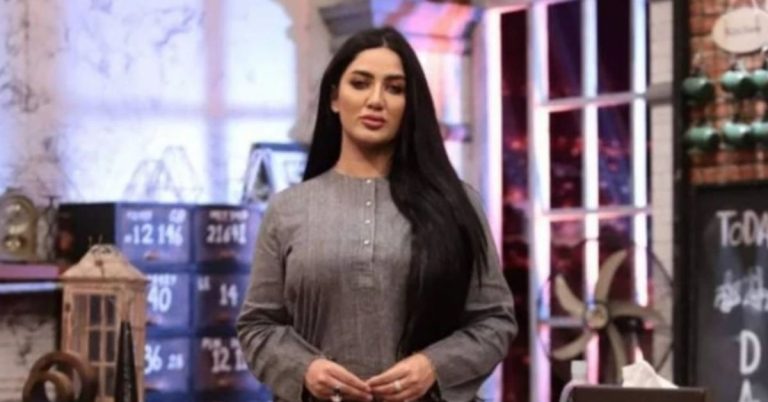 Model Mathira
