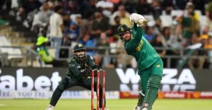 South Africa defeated Pakistan by 8 wickets to level series 1-1