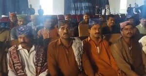 71 Kachha Dacoits surrender with weapons in Shikarpur