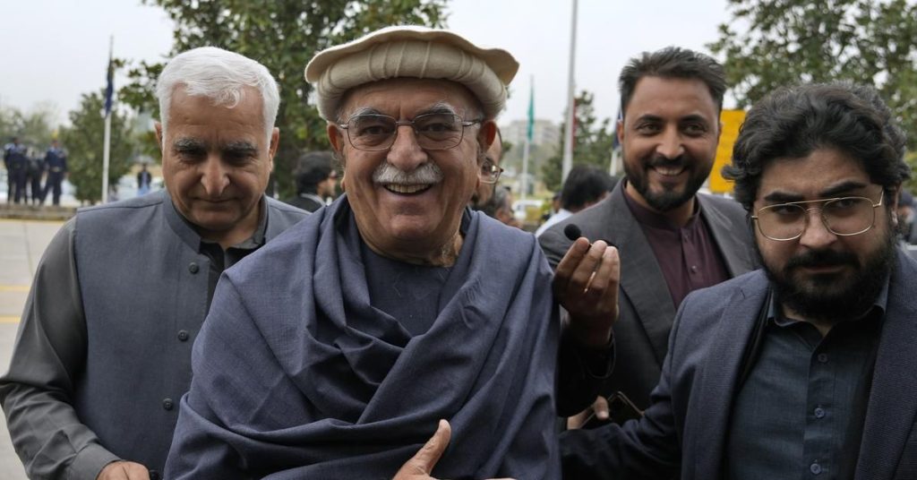 Speaker NA orders verification of signatures backing Achakzai