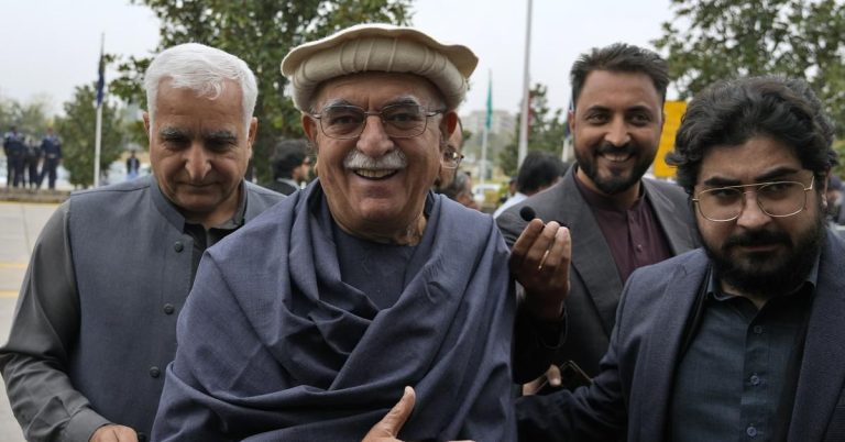 Speaker NA orders verification of signatures backing Achakzai
