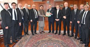 CJP Yahya Afridi, SC judges bid farewell to Registrar Saleem Khan