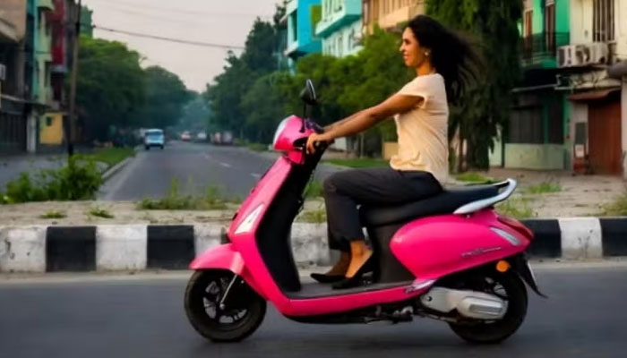 Sindh expands free E-Scooter Training for Women in THESE districts!