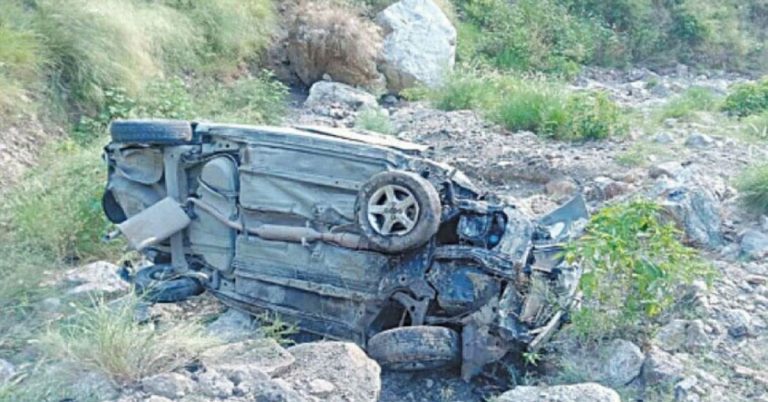5 people died after passenger van falls into ditch in Abbotabad