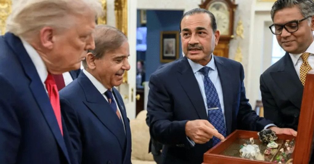 Financial Times recognizes FM Asim Munir for strategic leadership