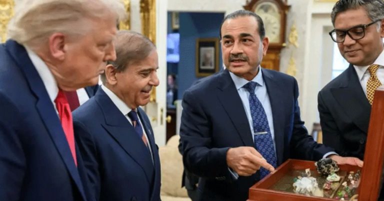 Financial Times recognizes FM Asim Munir for strategic leadership