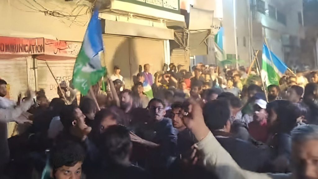 Karachi police protest clash