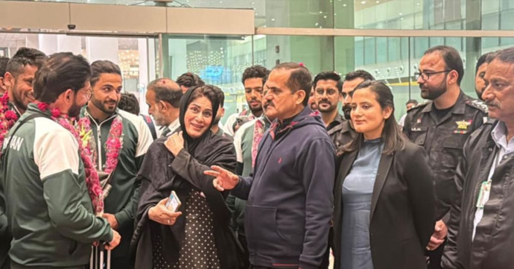 PM Shehbaz announces reward for Pakistan Hockey Team