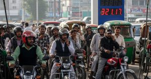 Global oil prices plunge, relief expected for Pakistan