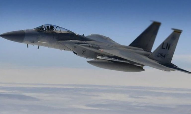 Wreckage from US fighter jet as Americans, Iranians both hunt for missing crew
