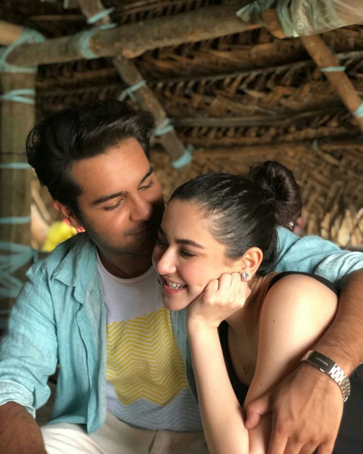 Asim Hania Hand Moment