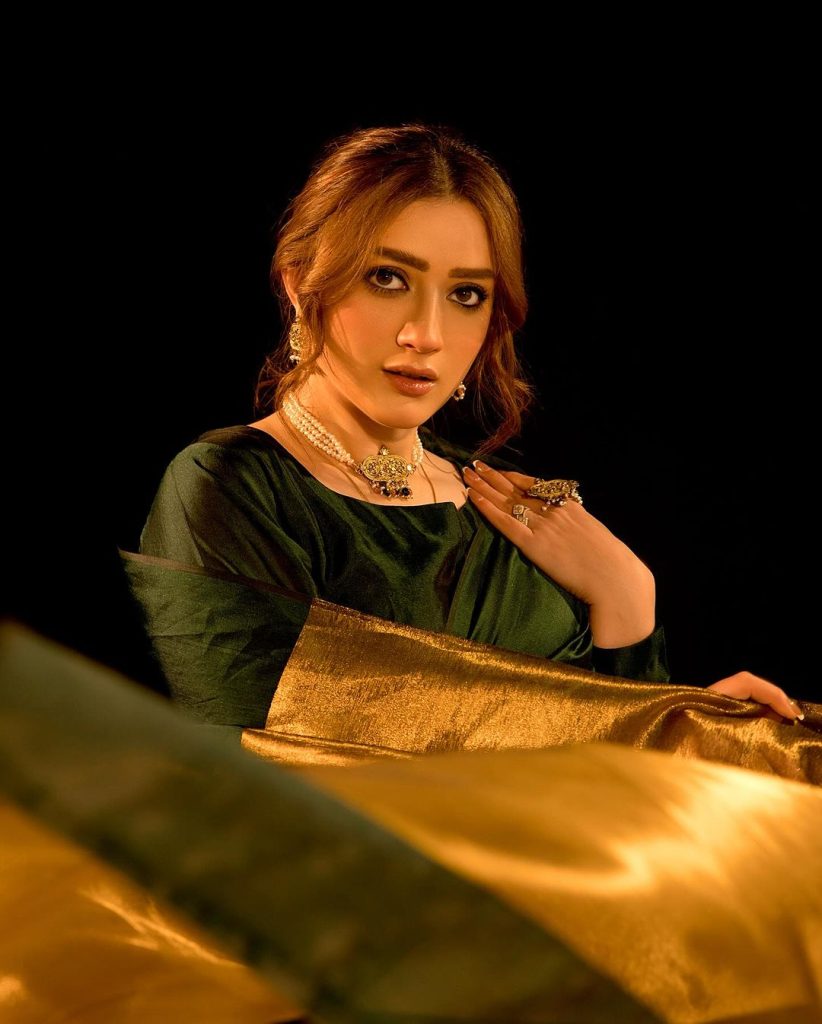 Momina Iqbal father loss