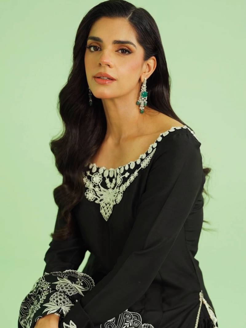 Sanam Saeed latest look