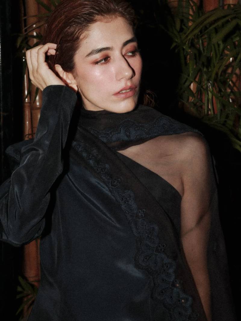 Syra Yousuf black outfit