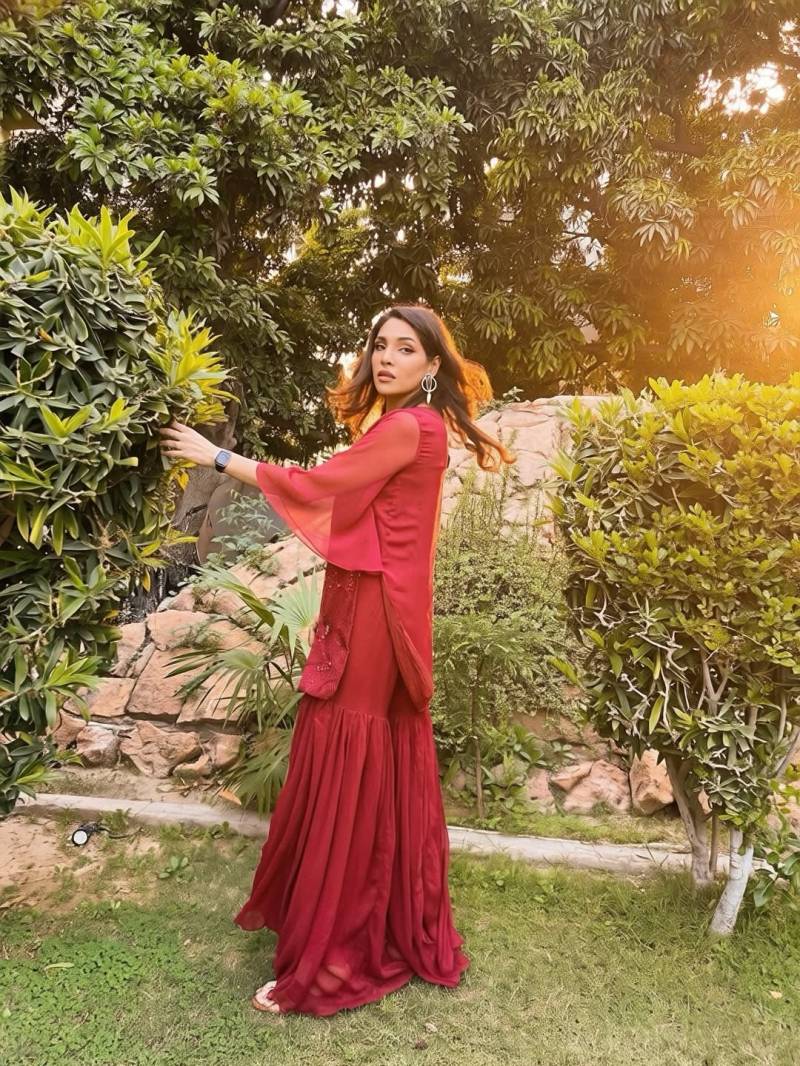 Zhalay Sarhadi Red Look