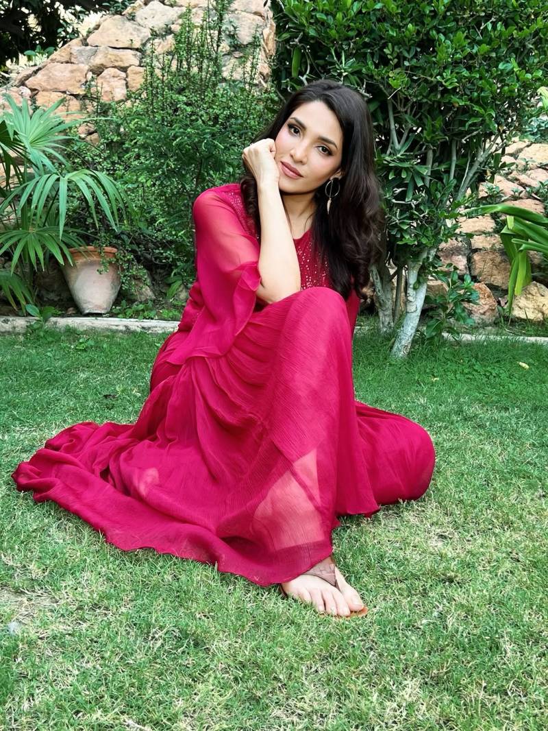 Zhalay Sarhadi Red Look