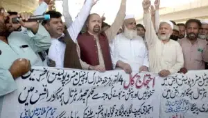 Municipal workersdemands salaries, pension