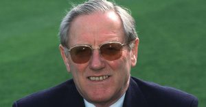 Former England cricket captain Mike Smith dies