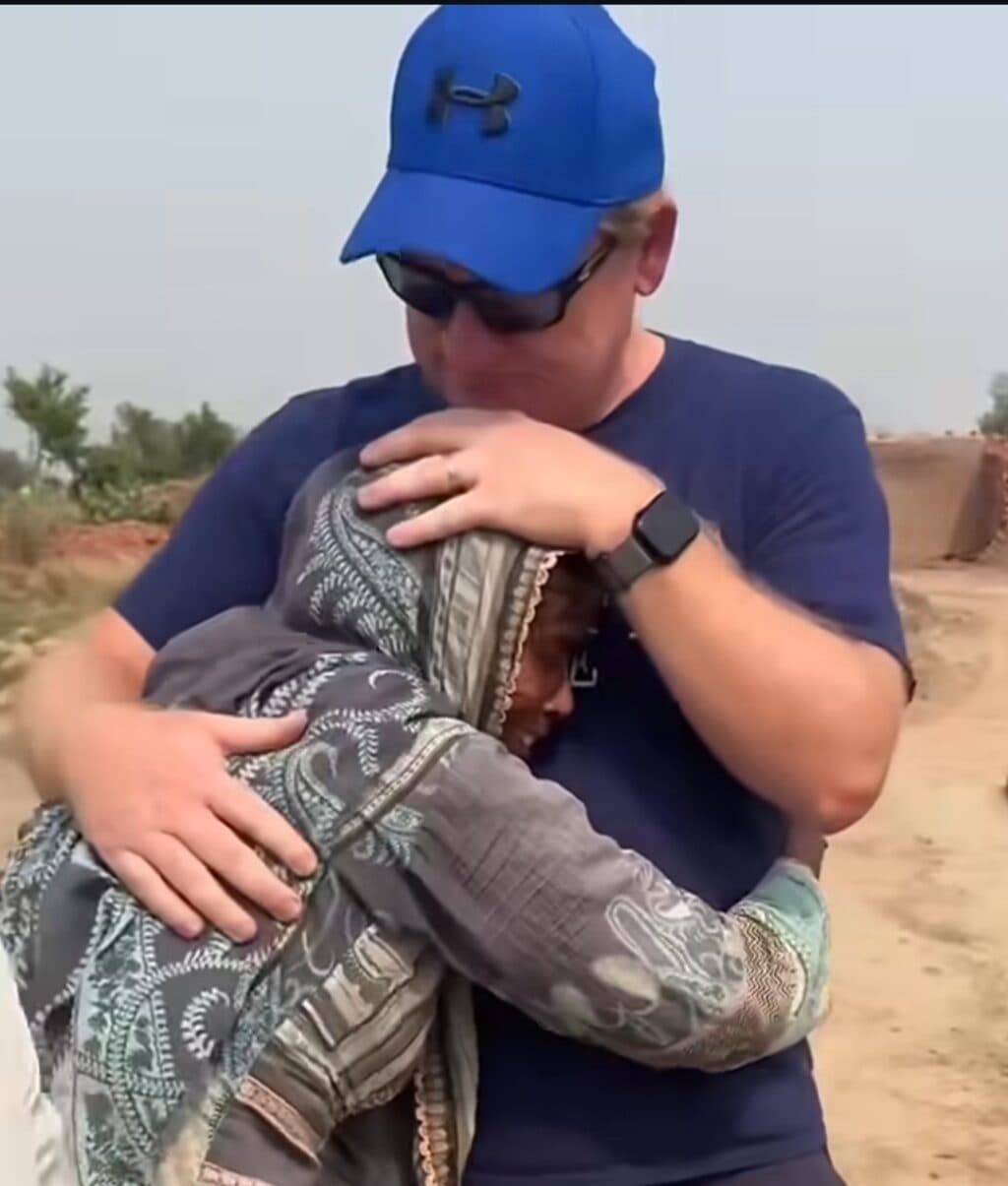 Western couple frees Pakistani family